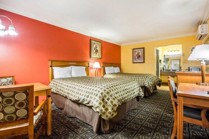 Фото Rodeway Inn Old Town Temecula