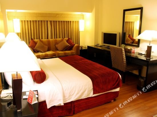 Фото Ramada Plaza by Wyndham Karachi Airport Hotel