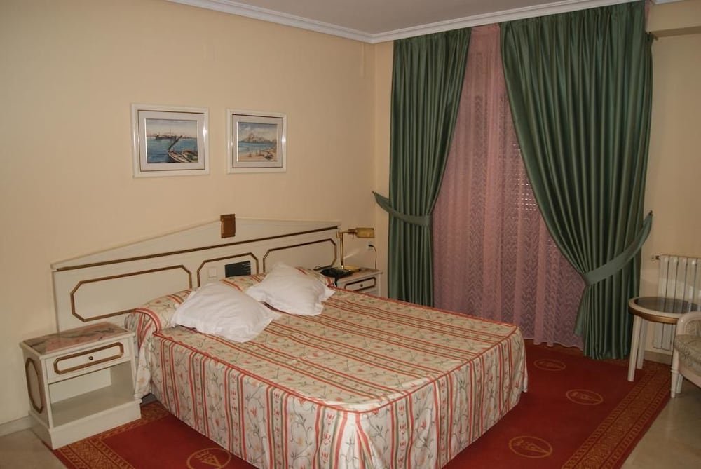 Фото Hotel Restaurante Reina Victoria