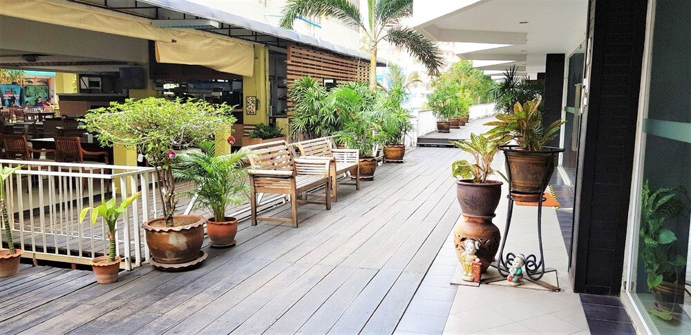 Фото Jomtien Plaza Residence With sea View, SPA Shower Bath tub