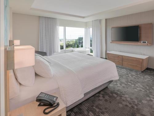 Фото Courtyard by Marriott Burlington