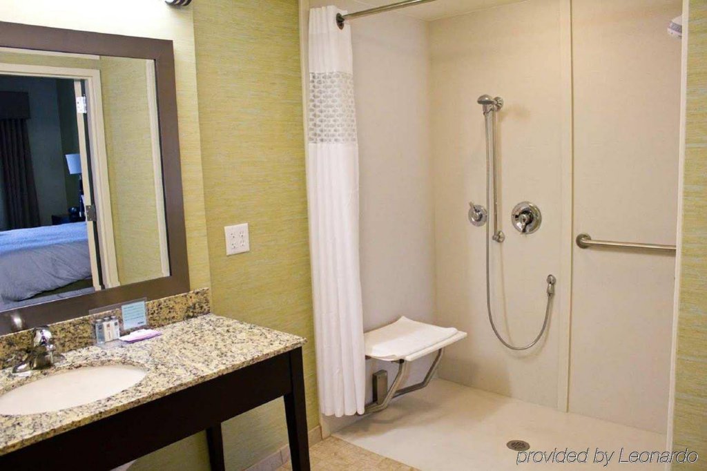Фото Hampton Inn & x26; Suites Pensacola/Gulf Breeze