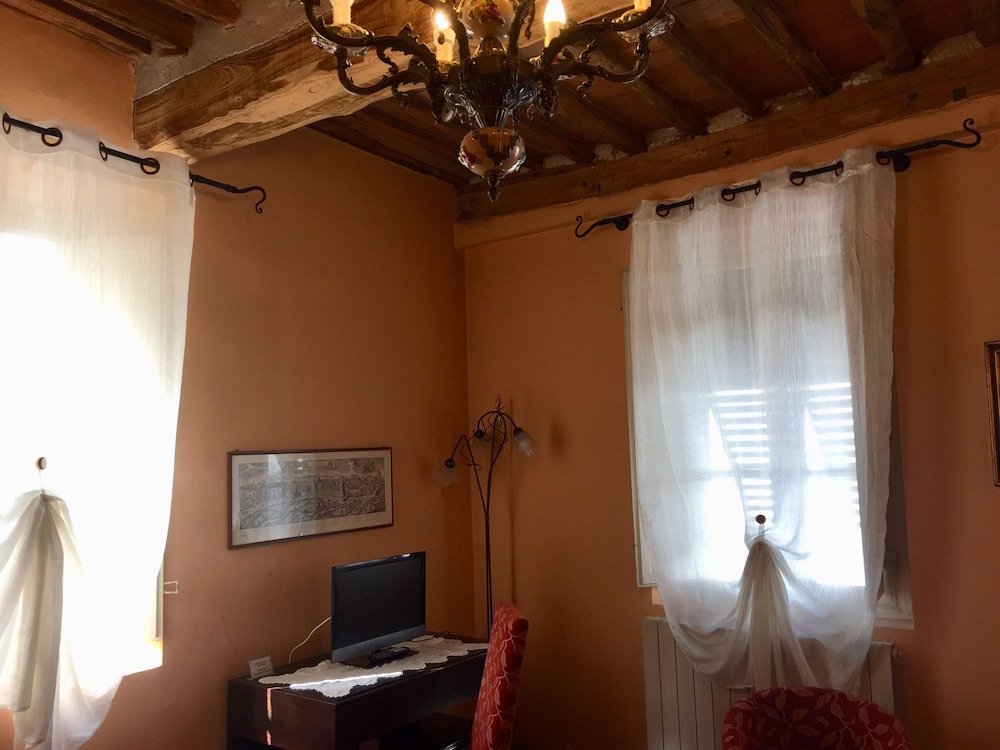 Фото Antica Residenza Santa Chiara