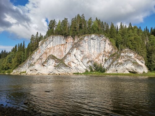 Горная вершина Скала Гусельный камень, Пермский край, фото