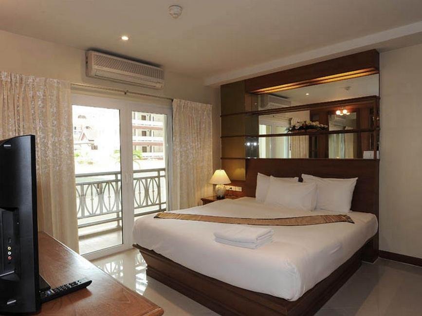 Фото The Whitehouse Condotel