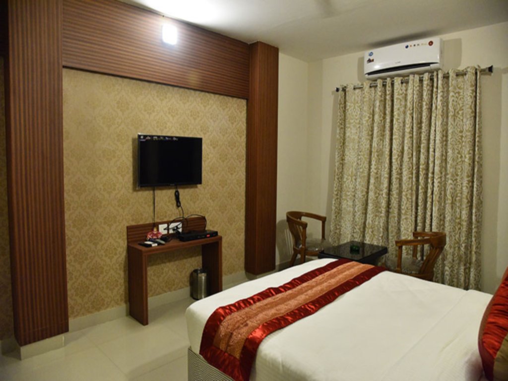 Фото Pine Tree Boutique Hotel - Greams Road