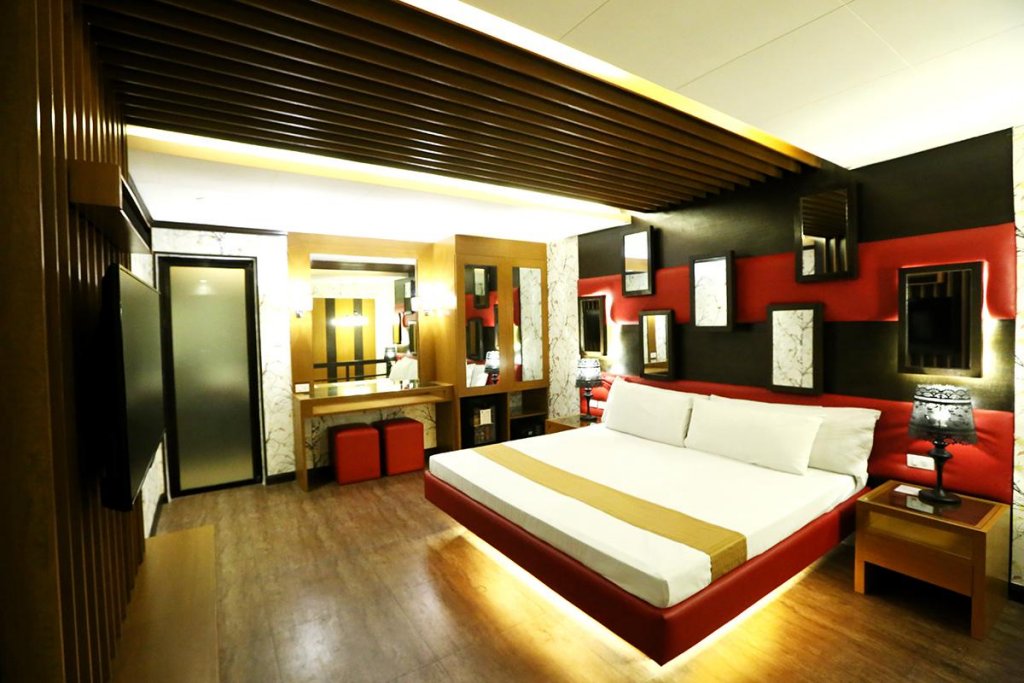 Фото Victoria Court Cuneta