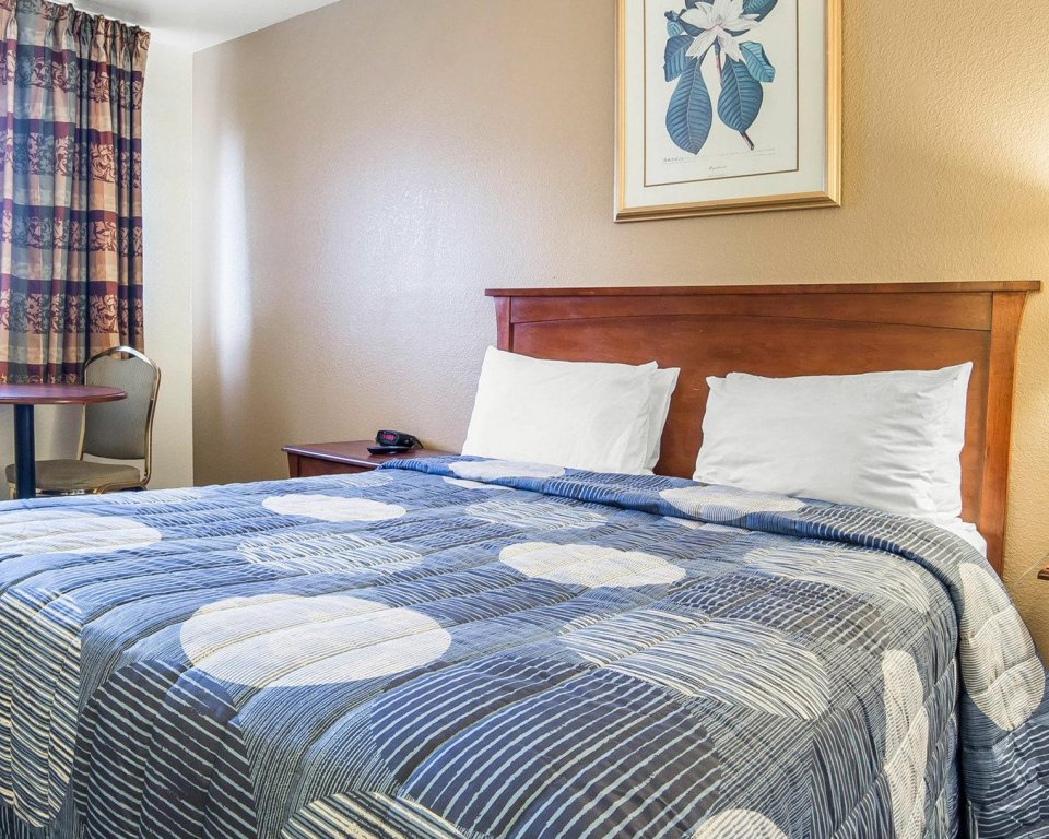 Фото Quality Inn Downtown