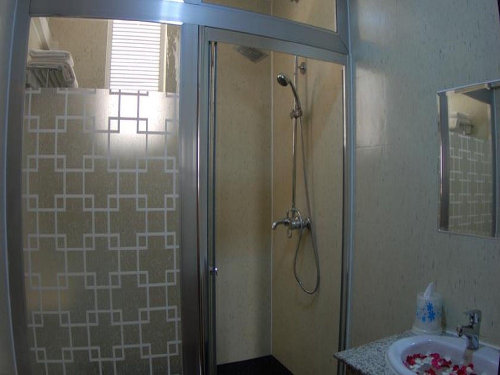 Фото Holiday Hotel Yangon