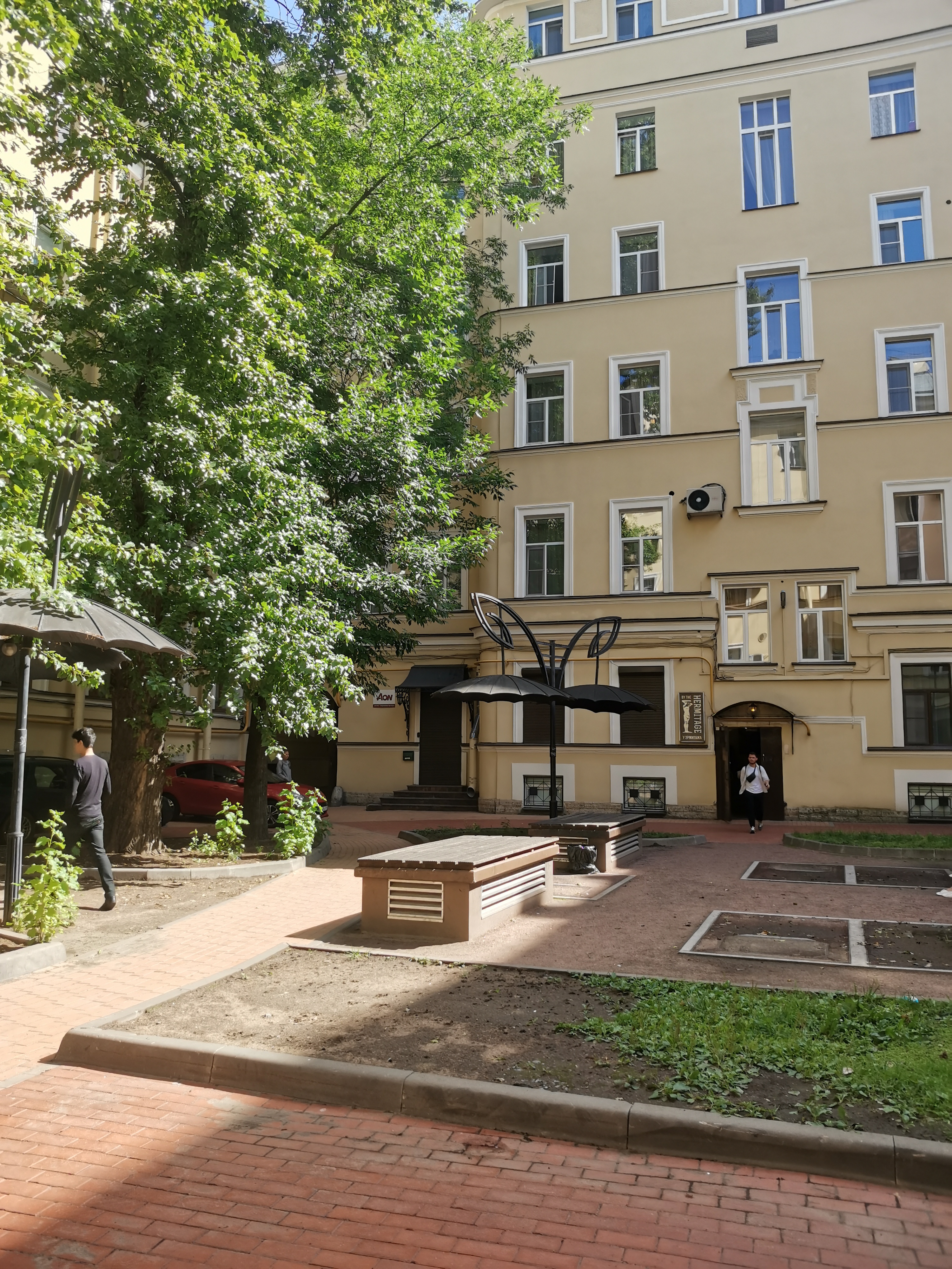 Фото У Эрмитажа