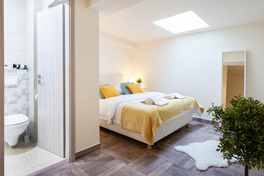 Фото Bright and Cozy Duplex Near City Center