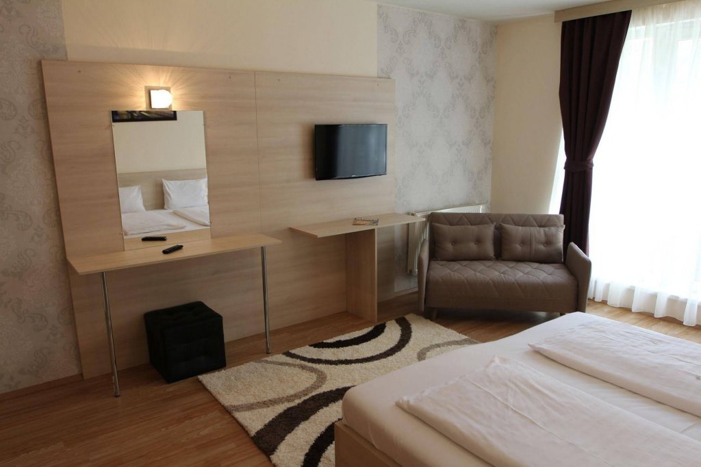 Фото Triple M Hotel