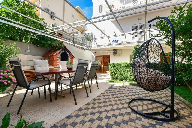 Гостиница Apartment Pet - 300 m from beach: A1 Makarska, Riviera Makarska в Макарске