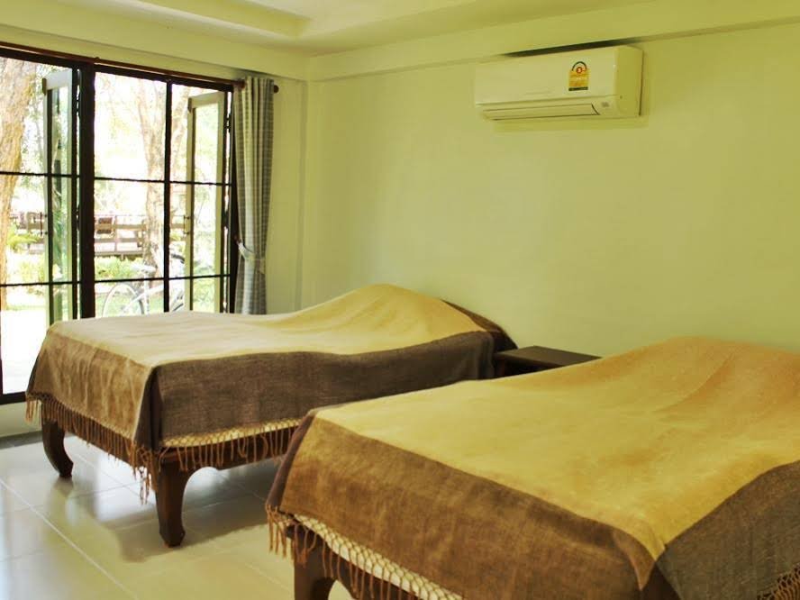 Фото Hilltop Chalet