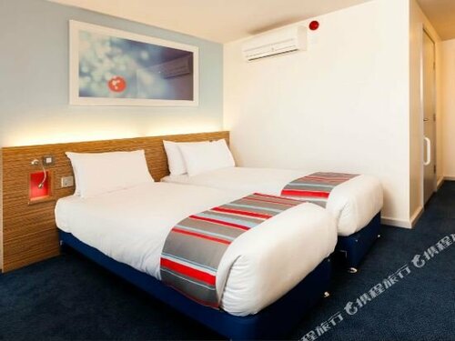 Гостиница Travelodge Dundee Strathmore Avenue в Данди