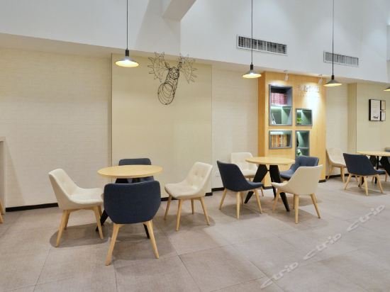 Фото Hanting Seasons Hotel Wuhan Optics Valley Branch