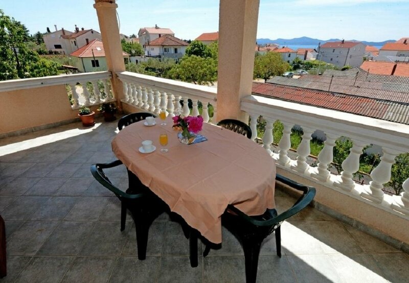 Apartment Ankica - 150 m from beach: A4 Zadar, Zadar riviera