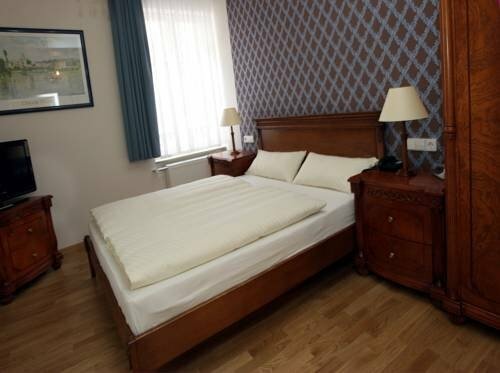 Внешний вид отеля Hotel Rathausglöckel в Баден-Бадене, фото 4