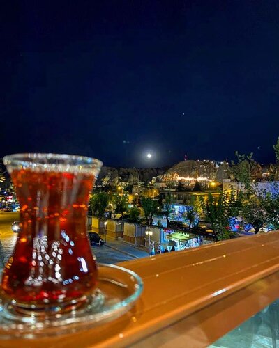 Үлкен сик қызды попка сипатады