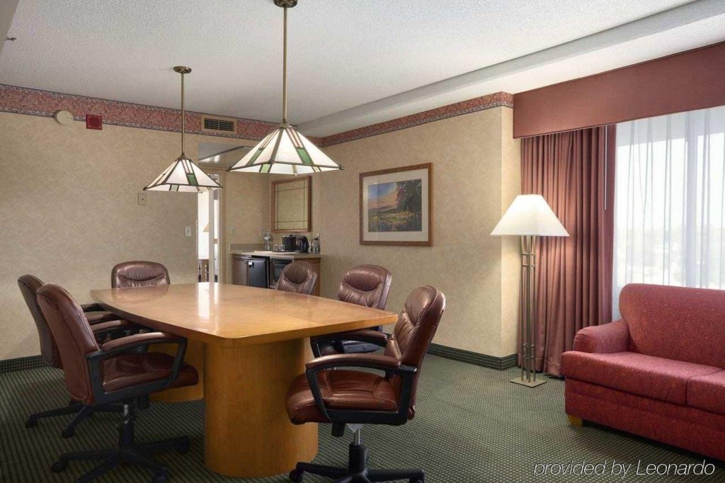 Фото Embassy Suites Omaha - Downtown/Old Market