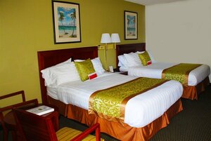 Гостиница Ramada by Wyndham Temple Terrace/Tampa North