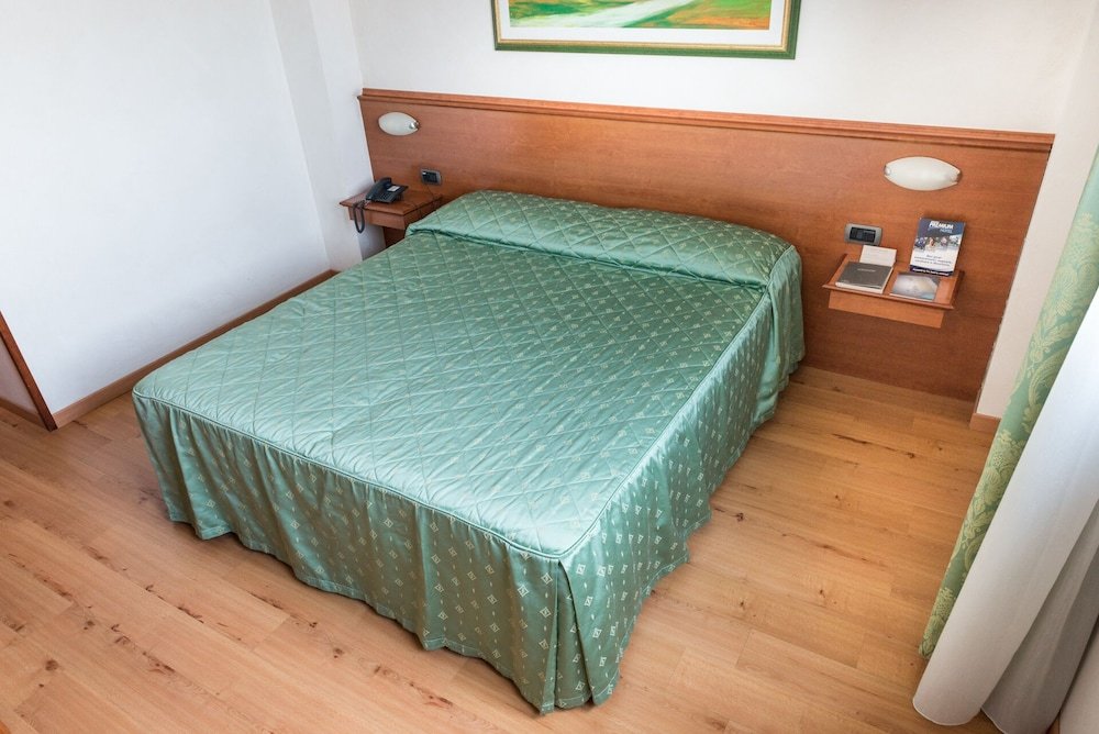 Фото Point Hotel