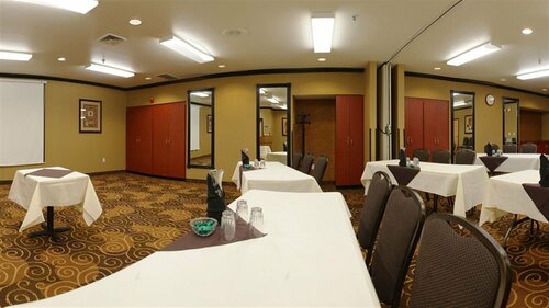 Гостиница Crystal Inn Hotel & Suites West Valley City в Вест-Велли-Сити