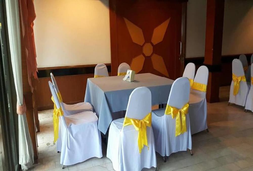 Фото Montree Hotel