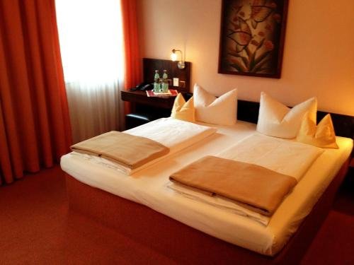 Фото Hotel Goldener Hirsch