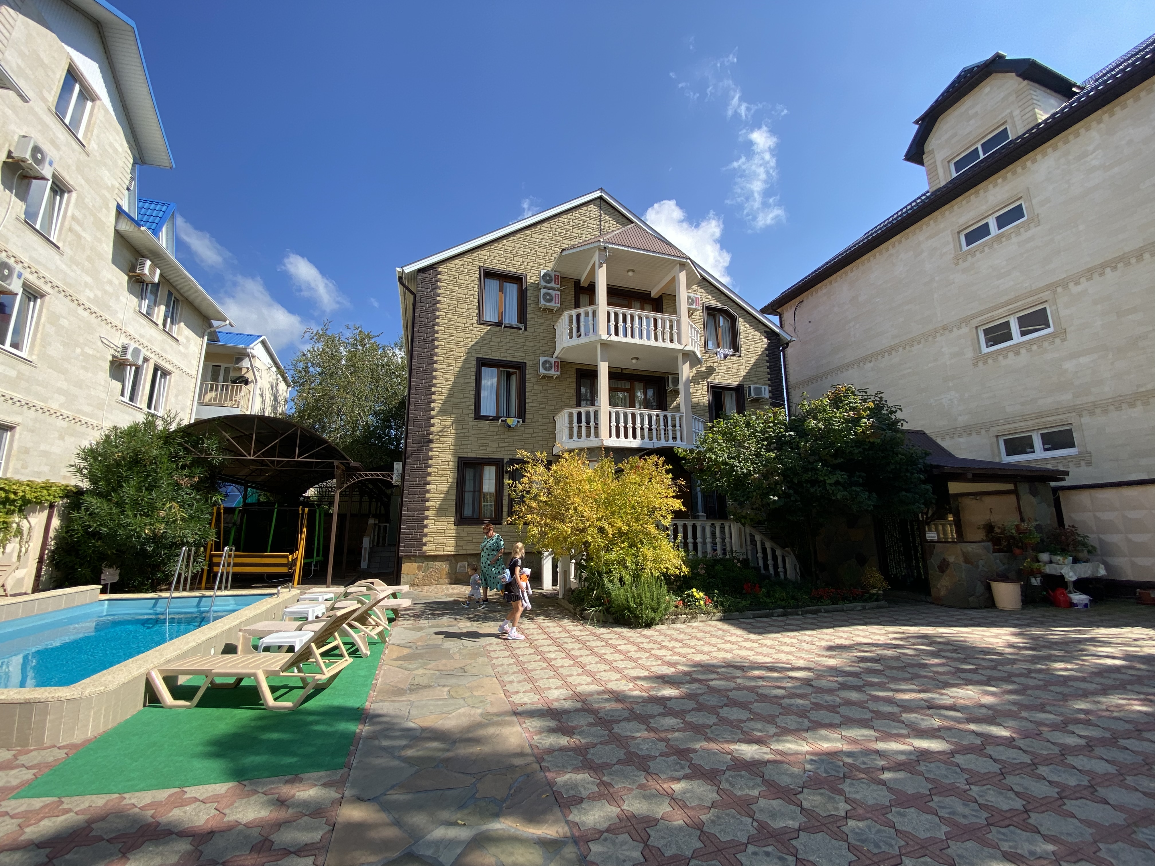 Фото отеля 1