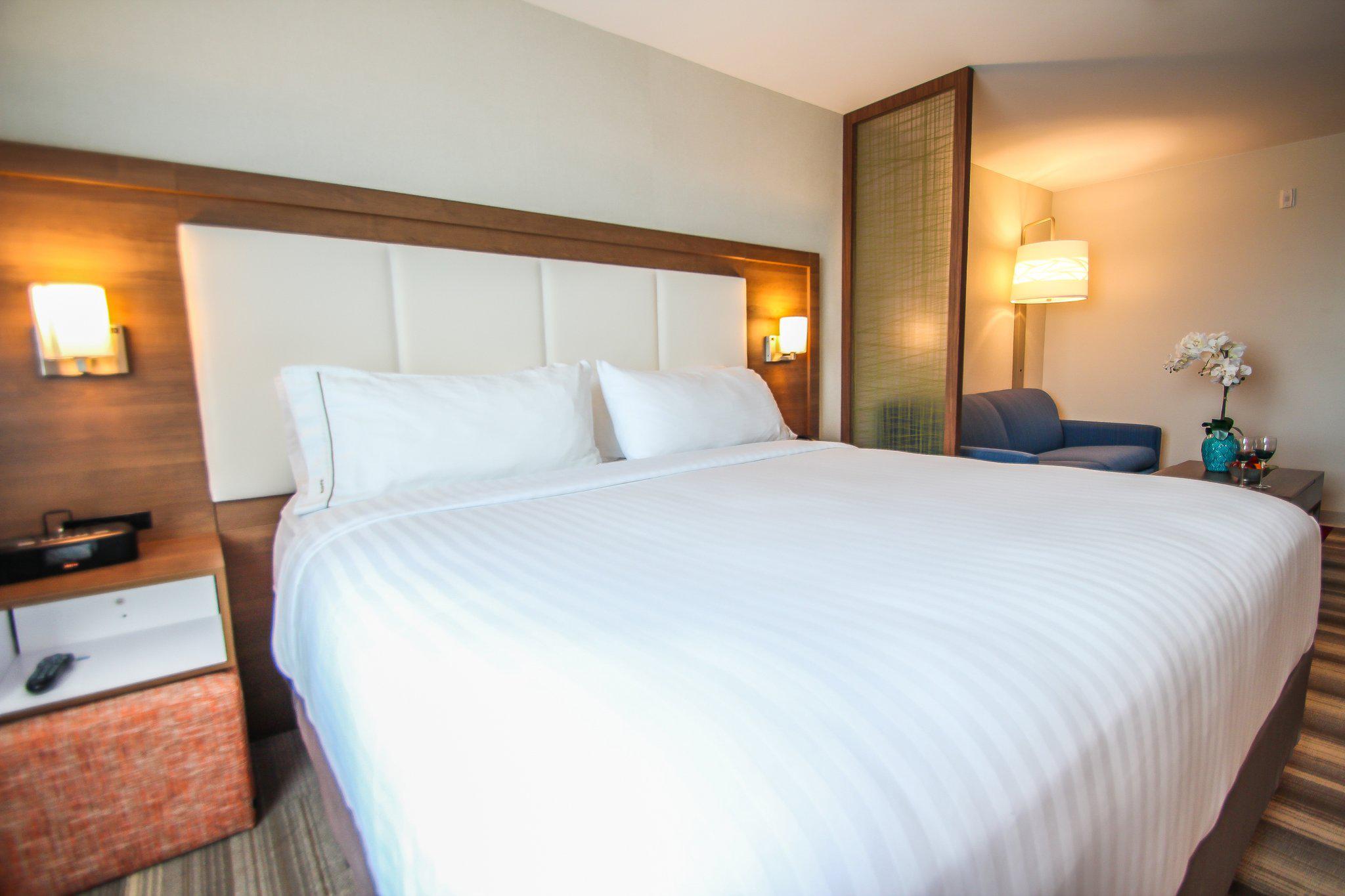 Фото Holiday Inn Express & Suites Miami Airport East, an Ihg Hotel