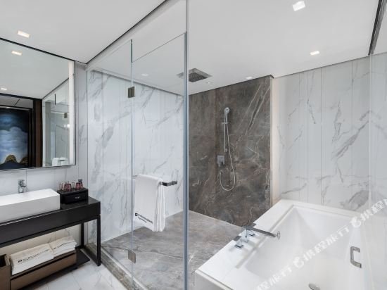 Фото Wyndham Grand Yangon Hotel