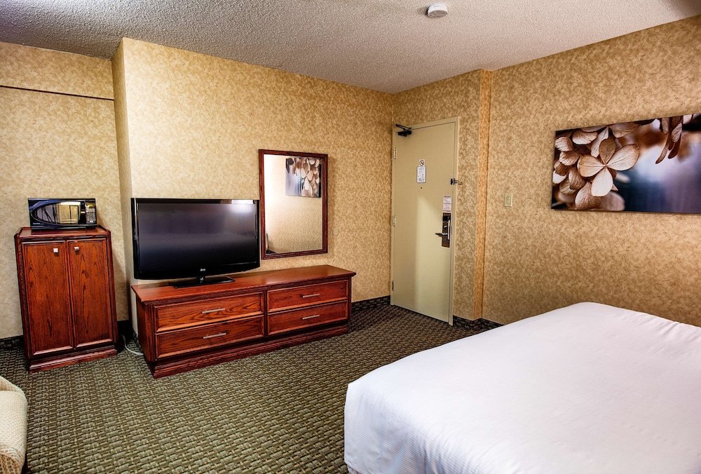 Фото Best Western Voyageur Place Hotel