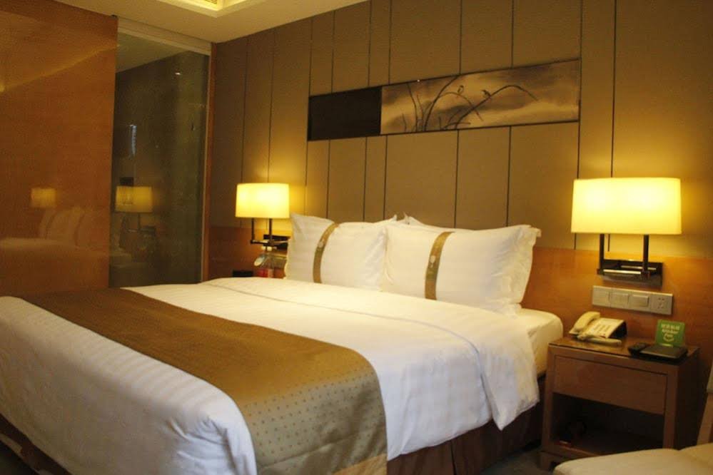 Фото Holiday Inn Chengdu Oriental Plaza