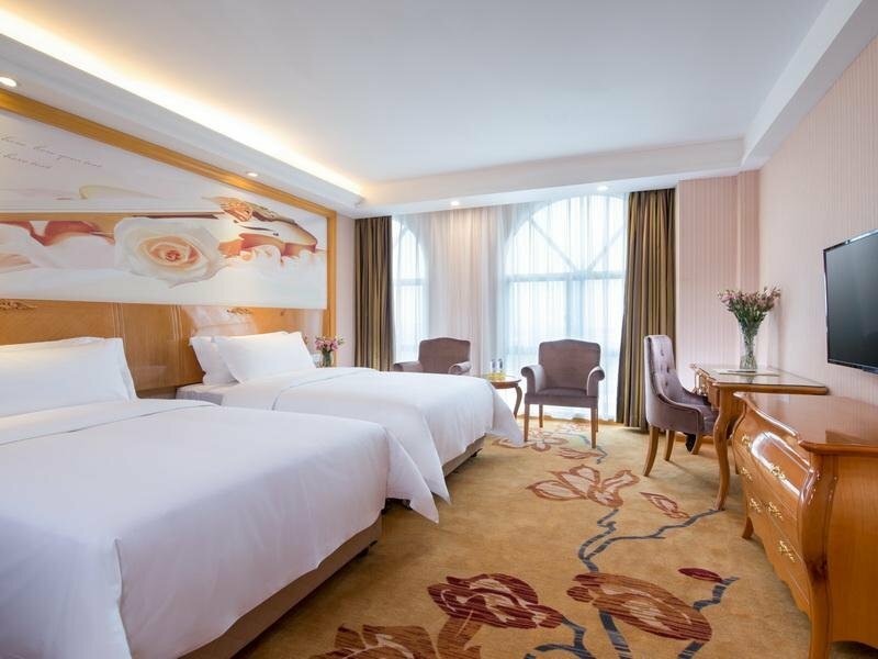 Гостиница Vienna Hotel Shenzhen Bantian Wuhe Avenue Branch в Шэньчжэне