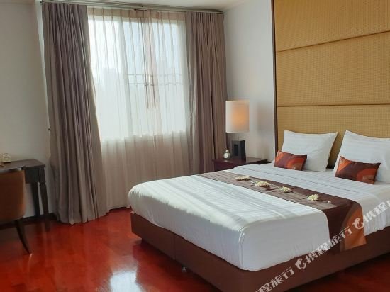 Фото Piyathip Place Serviced Apartment