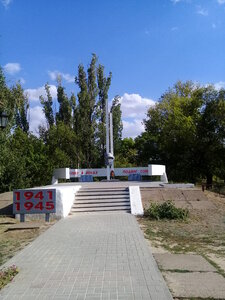 Воинам-землякам, погибшим в годы Великой Отечественной войны (Volgograd Region, Nikolayevskiy rayon, Stepnovskoye selskoye poseleniye, Stepnovsky village), monument, memorial