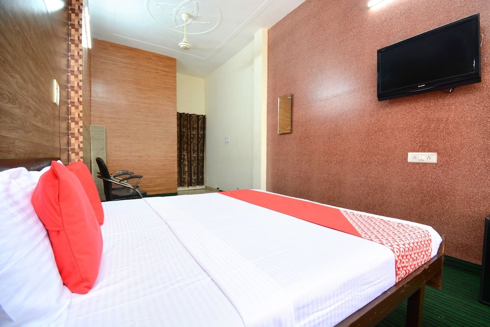 Фото Capital O 28393 Diamond Plaza