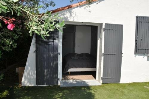 Гостиница Holiday in Arles -Villa Jacuzzi в Арле