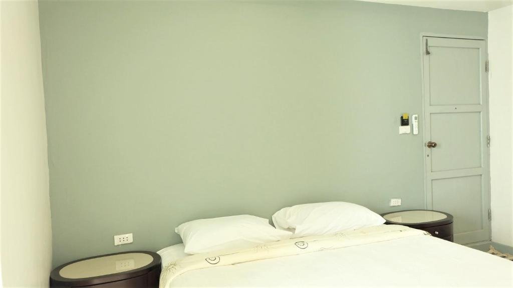 Фото Wong Amat House