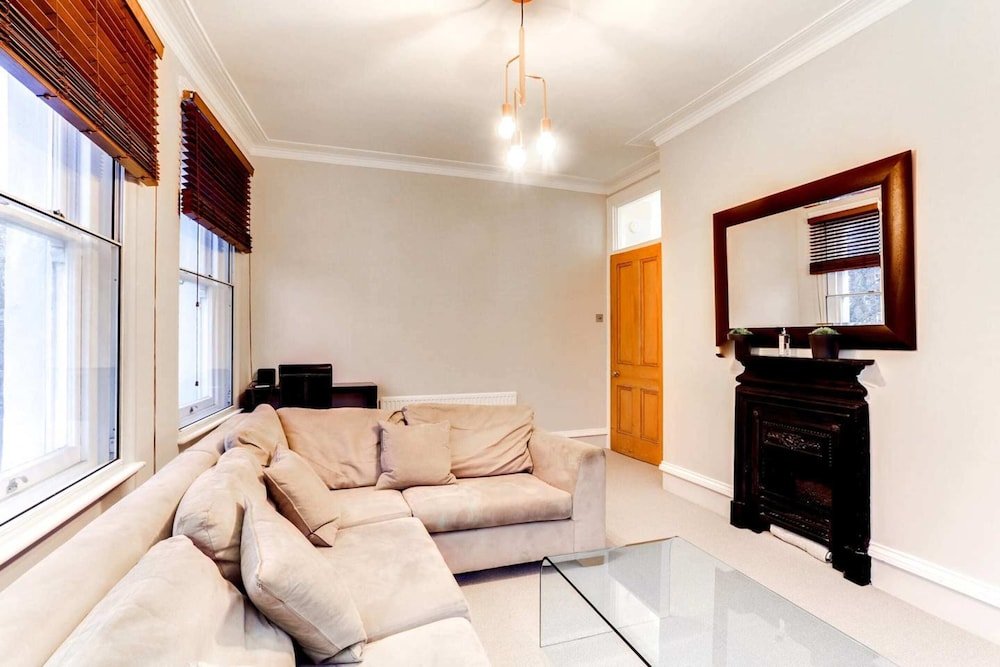 Фото Fulham Large 1 bed Flat in Charming Building