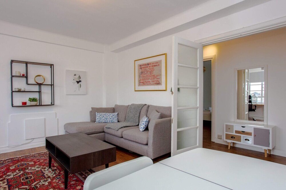 Фото Cosy 2 Bedroom Apartment in Bayswater