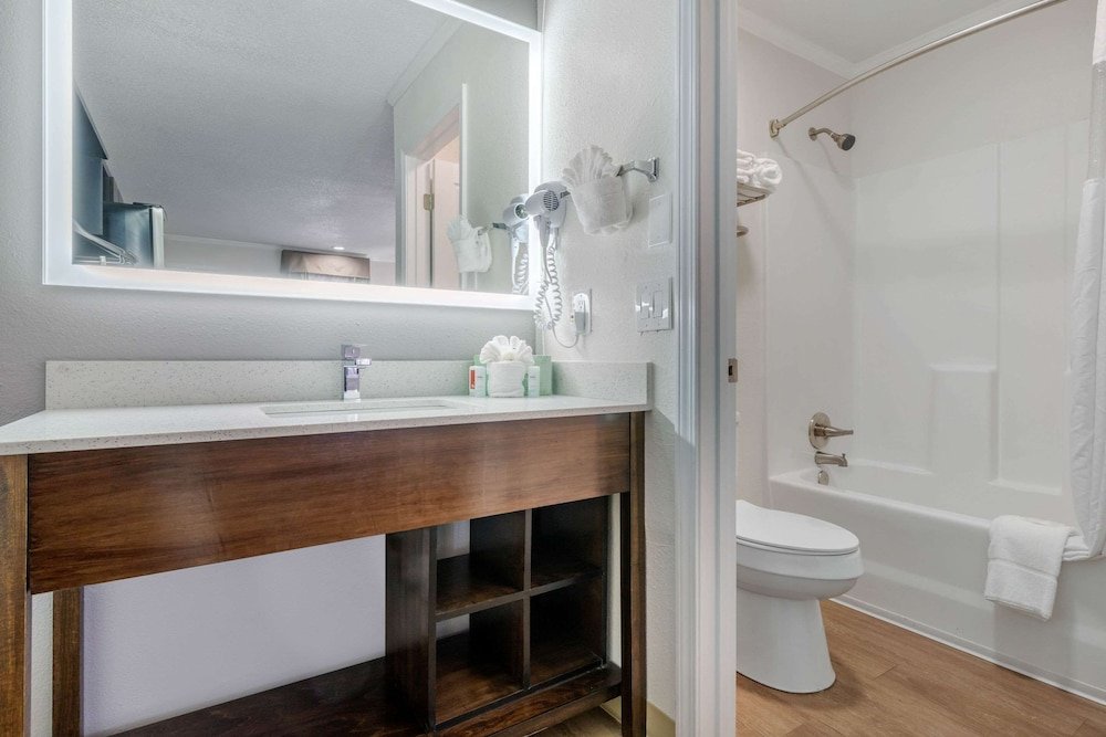 Фото Suburban Extended Stay Hotel at the University