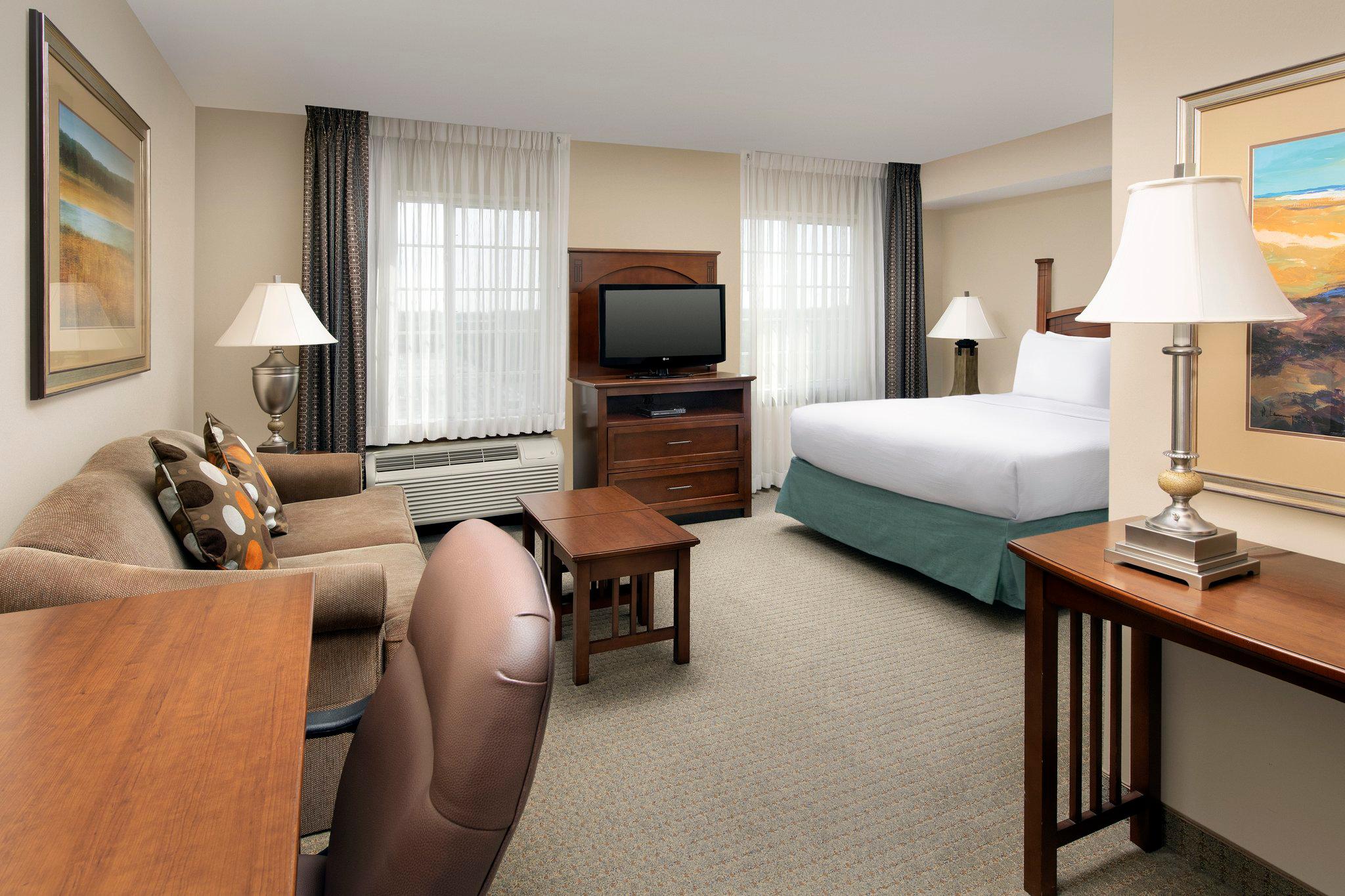 Фото Staybridge Suites North Brunswick, an Ihg Hotel