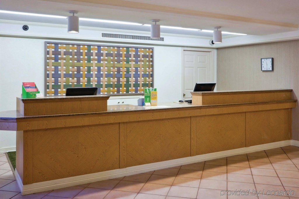 Фото La Quinta Inn by Wyndham Phoenix Sky Harbor Airport