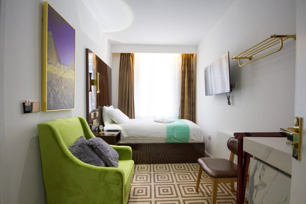 Фото DJ Suites Blackpool