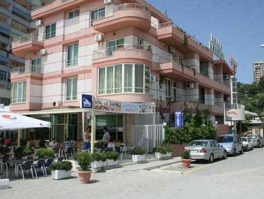 Гостиница Hotel Kristal в Дурресе
