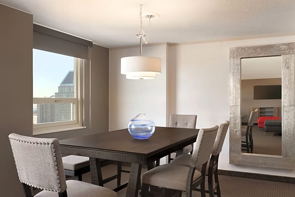 Фото Embassy Suites Baltimore-Downtown