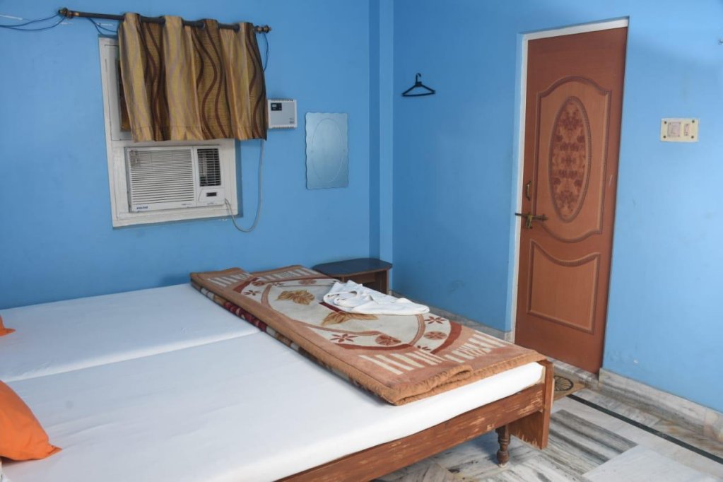 Фото Shri Yoga Mandir Guest House