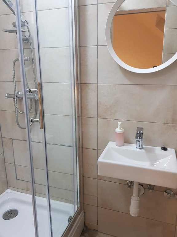 Фото Cozy and Bright Duplex Near City Center